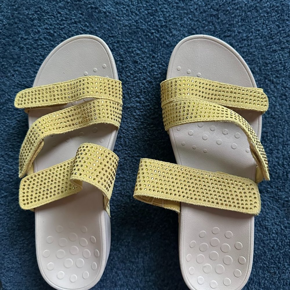 Vionic Woman's Sandals -Yellow-Size 11